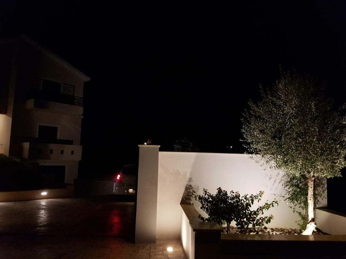 Dimitris Villa Айгио Екстериор снимка