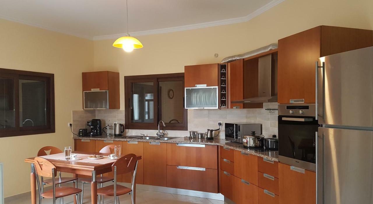 Dimitris Villa Айгио Екстериор снимка